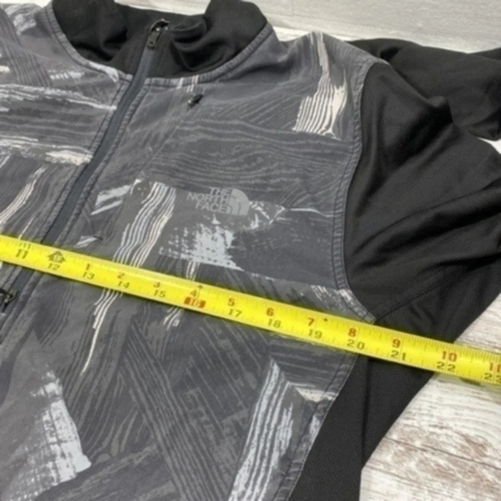 The North Face men’s 1/2 zipper dry fit jacket Size L Color Black/Gray/White